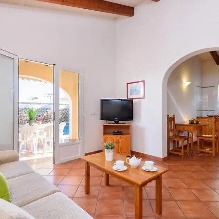 Villa Mikel By