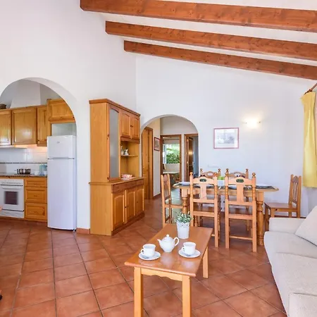 Villa Mikel By